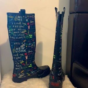 DKNY rain boots size 7 NYC fashion